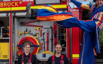 Gruppenfoto mit der Feuerwehr Osnabrück und Chapeau Bas 
