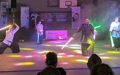 Budoshow mit Laserschwertern